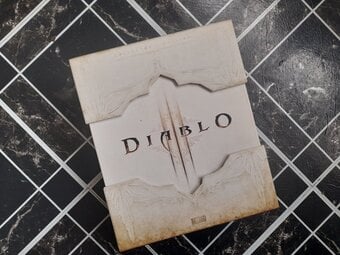 Boxed Diablo 3 set-read notes