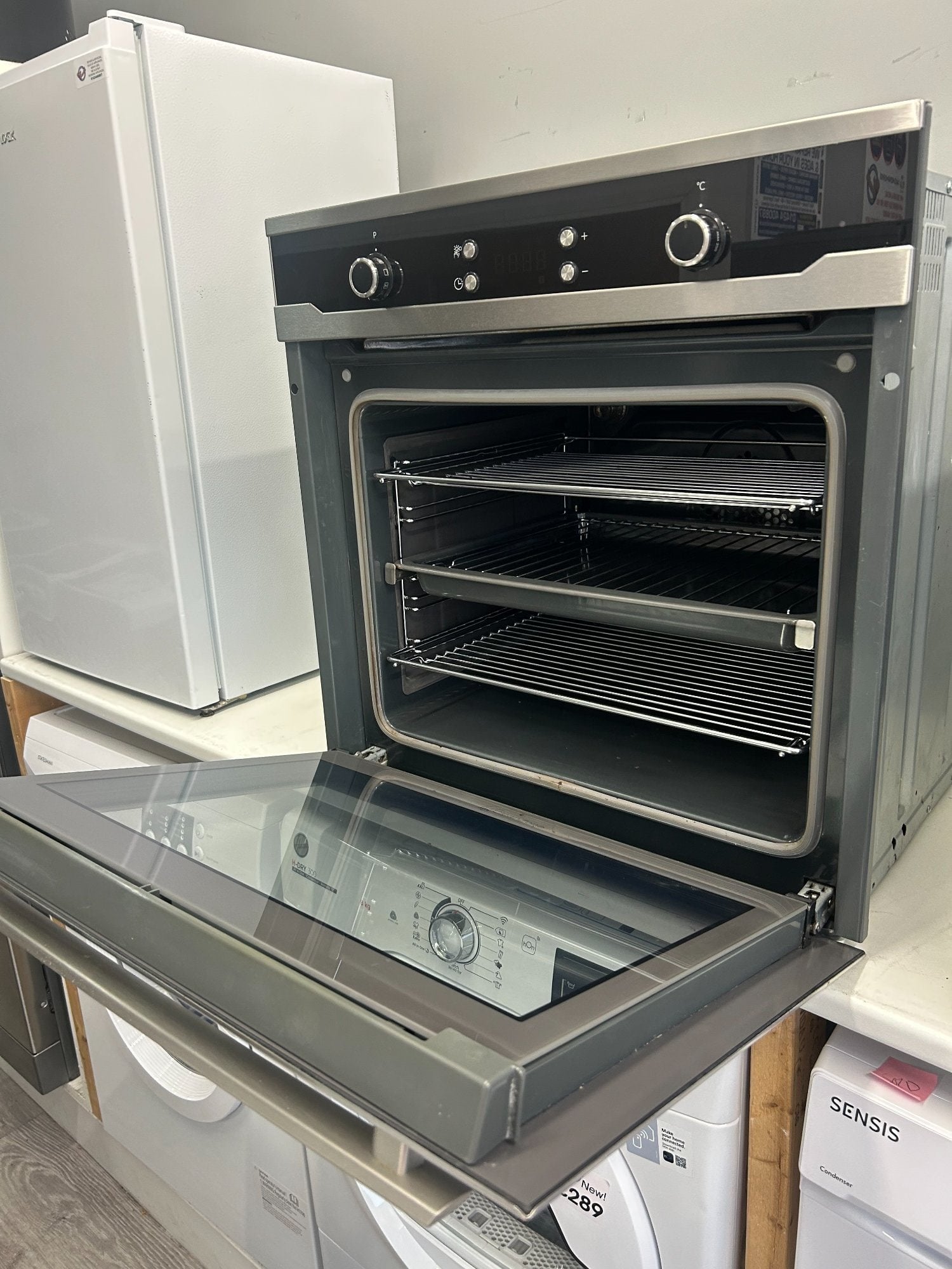 BLOMBERG BUILT IN SINGLE OVEN