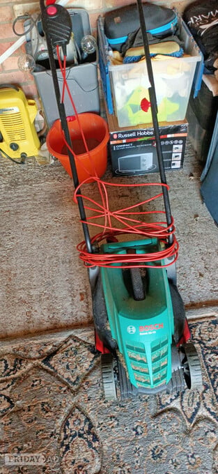 Electric lawn mower