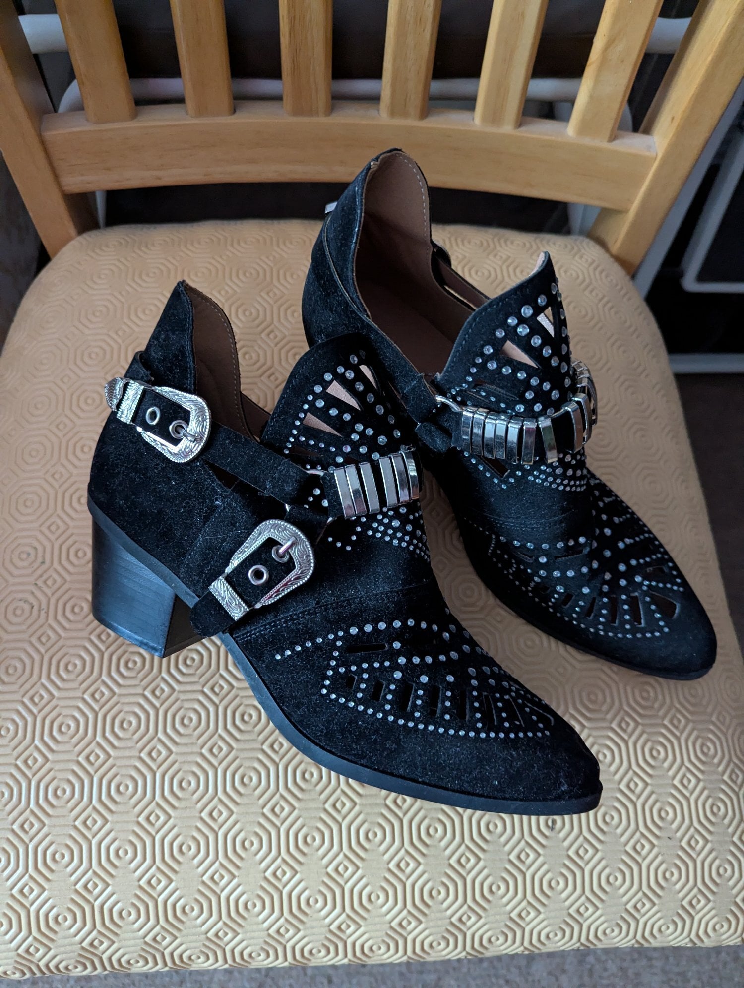 Black suede boots never worn size 5.00