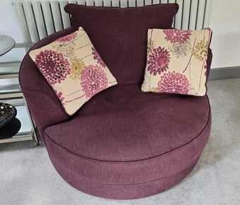 Swivel 1.5 Burgundy Love Chair