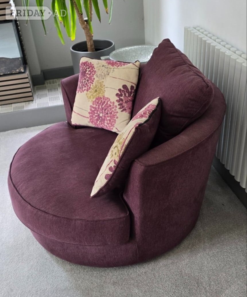 Swivel 1.5 Burgundy Love Chair