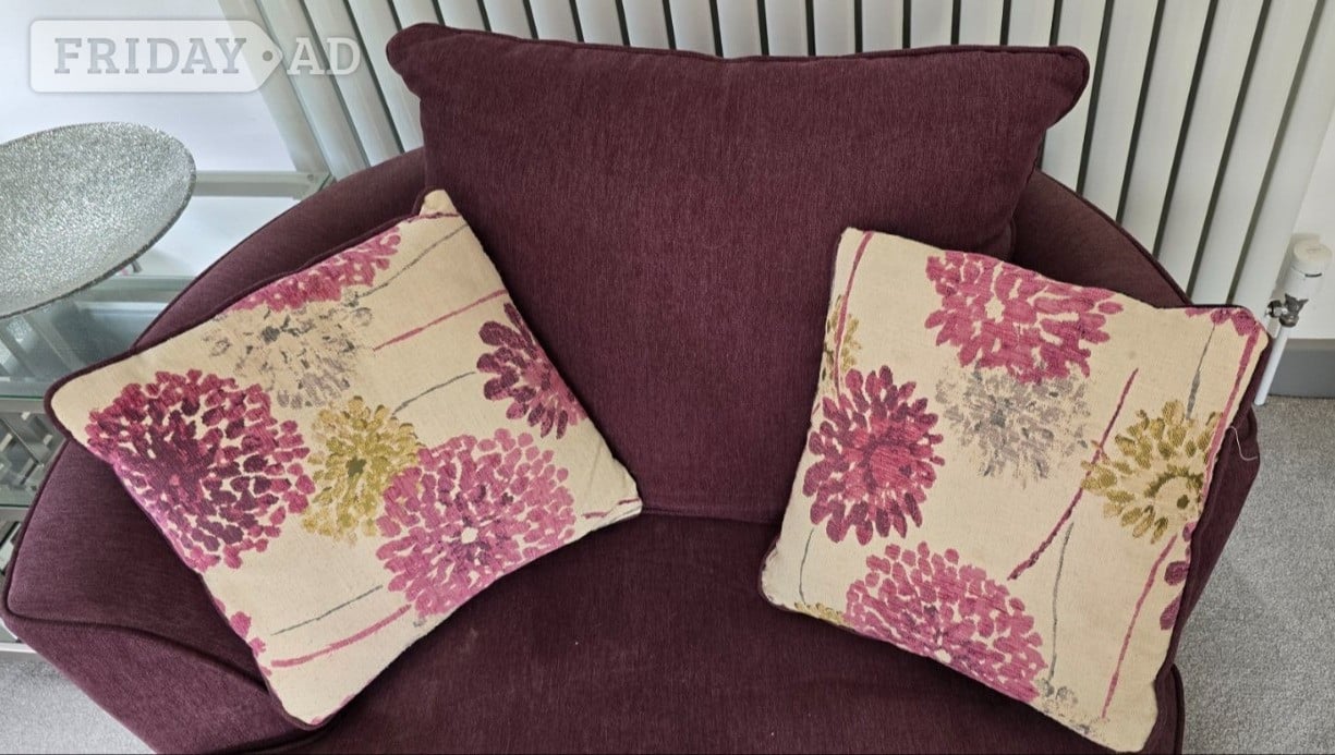 Worthing Swivel 1.5 Burgundy Love Chair