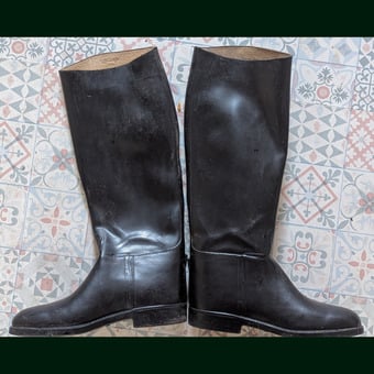 Riding Boots knee length black boots size 41. 