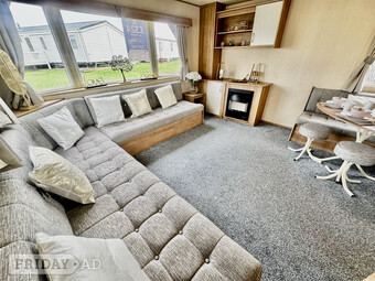3 bedroom static caravan for sale in Clacton on Sea Essex decking