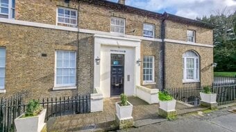 Woolwich SE18 DOUBLE ROOM grade11 listed gated development 