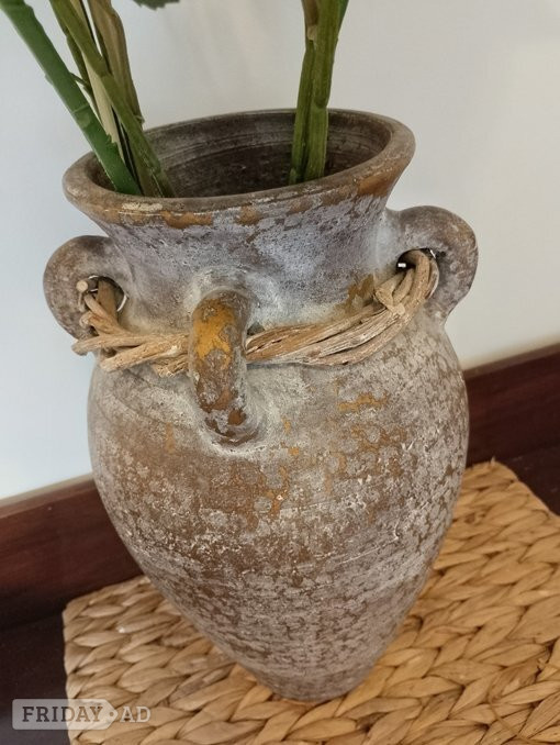 Eastbourne Stunning bronze/ gold stippled  vase with 8 x faux flower display