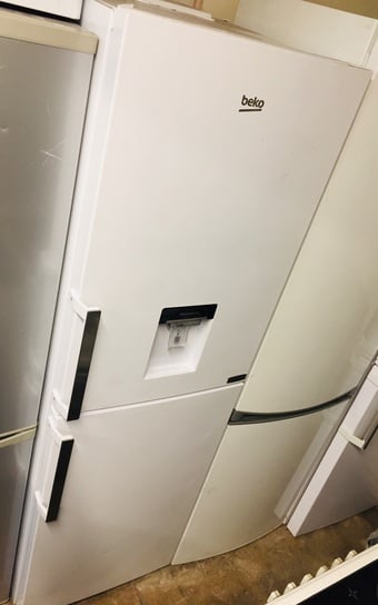 Beko fridge freezer frost free  with water dispenser 