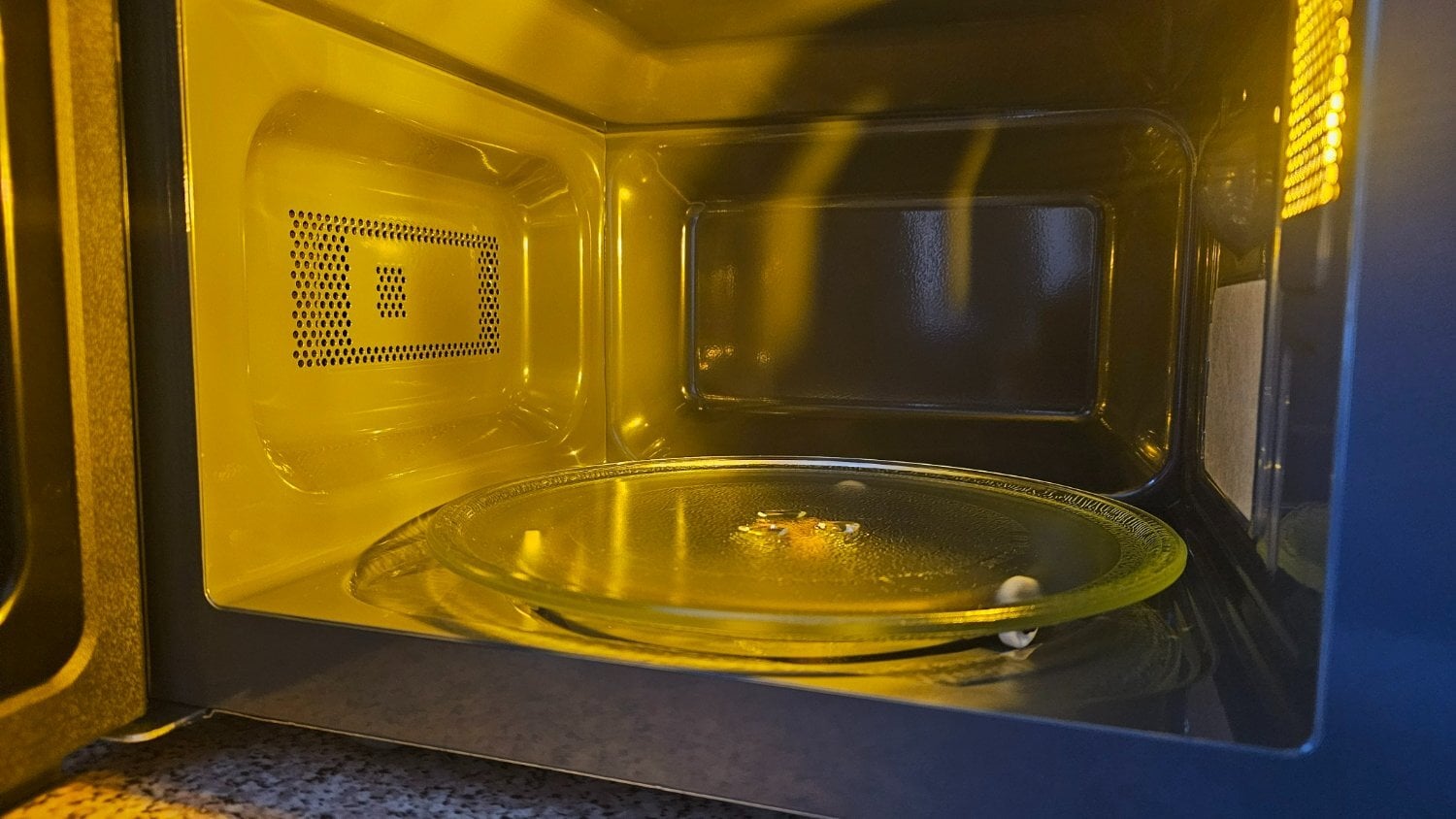 Delonghi 800w Microwave Oven