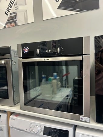 NEFF BUILT IN SINGLE OVEN