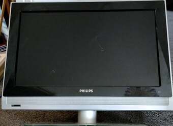Philips 26inch TV & Remote £5 marks on the screen. BN44 3LP