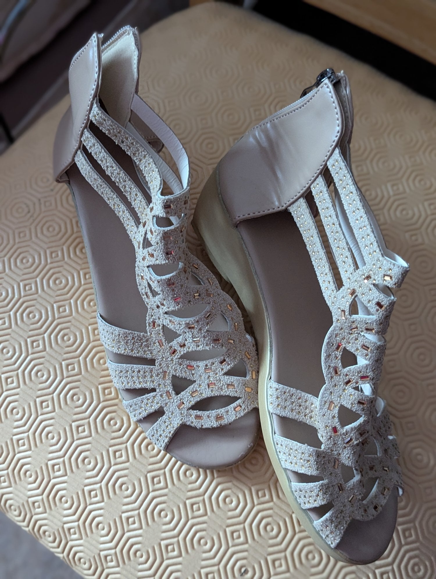 Beige shoes never worn size 5 