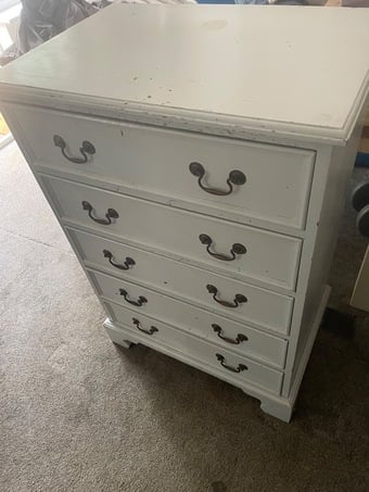 Chest of drawers