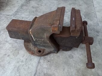 Record Metal Workers Vice size number 2