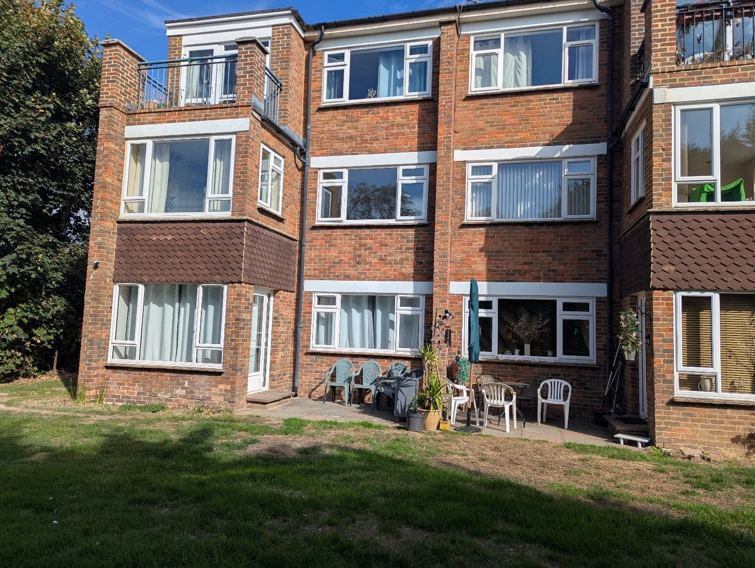 Bognor Regis Spacious, purpose-built grand floor apartment * 2/3 bedroom