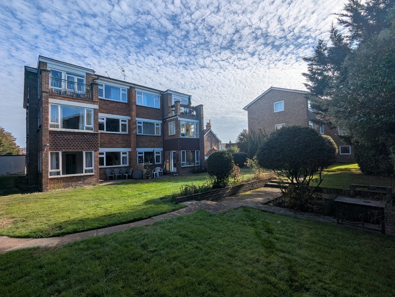 Spacious, purpose-built grand floor apartment * 2/3 bedroom - Flats & Apartments in Bognor Regis