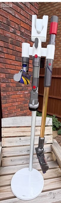 Dyson V15 cordless vacuum floor dock,with some accessories