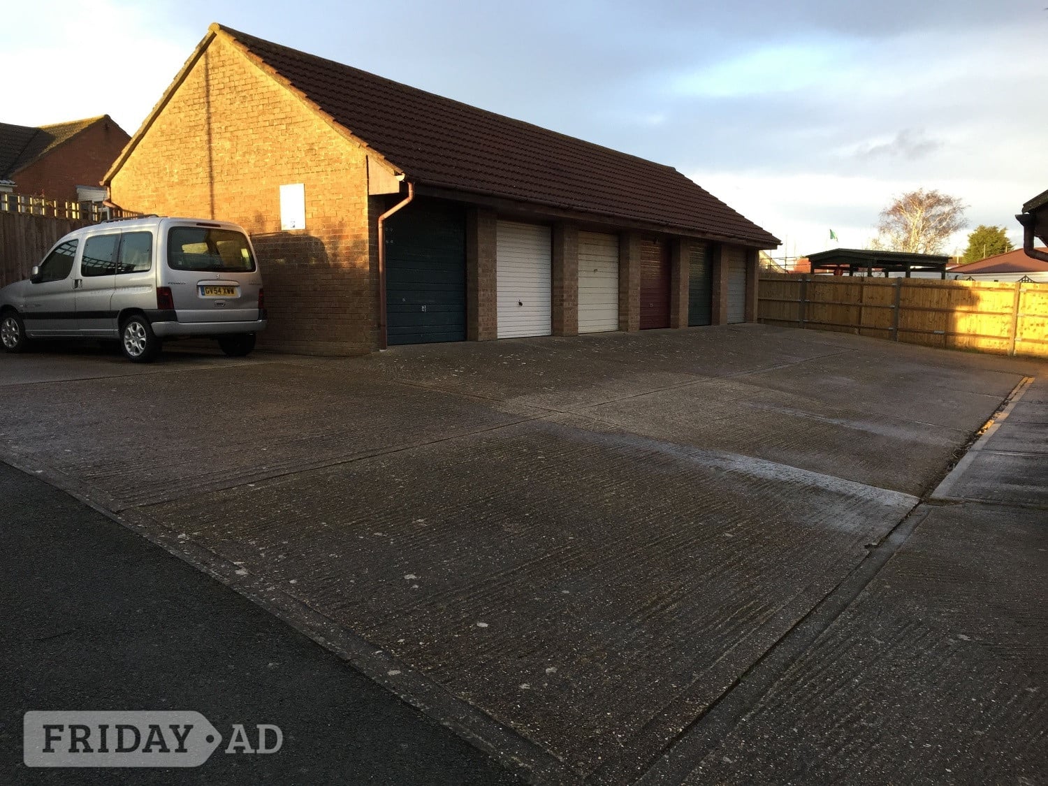 Garage To Let - Garages & Parking in Bexhill-On-Sea