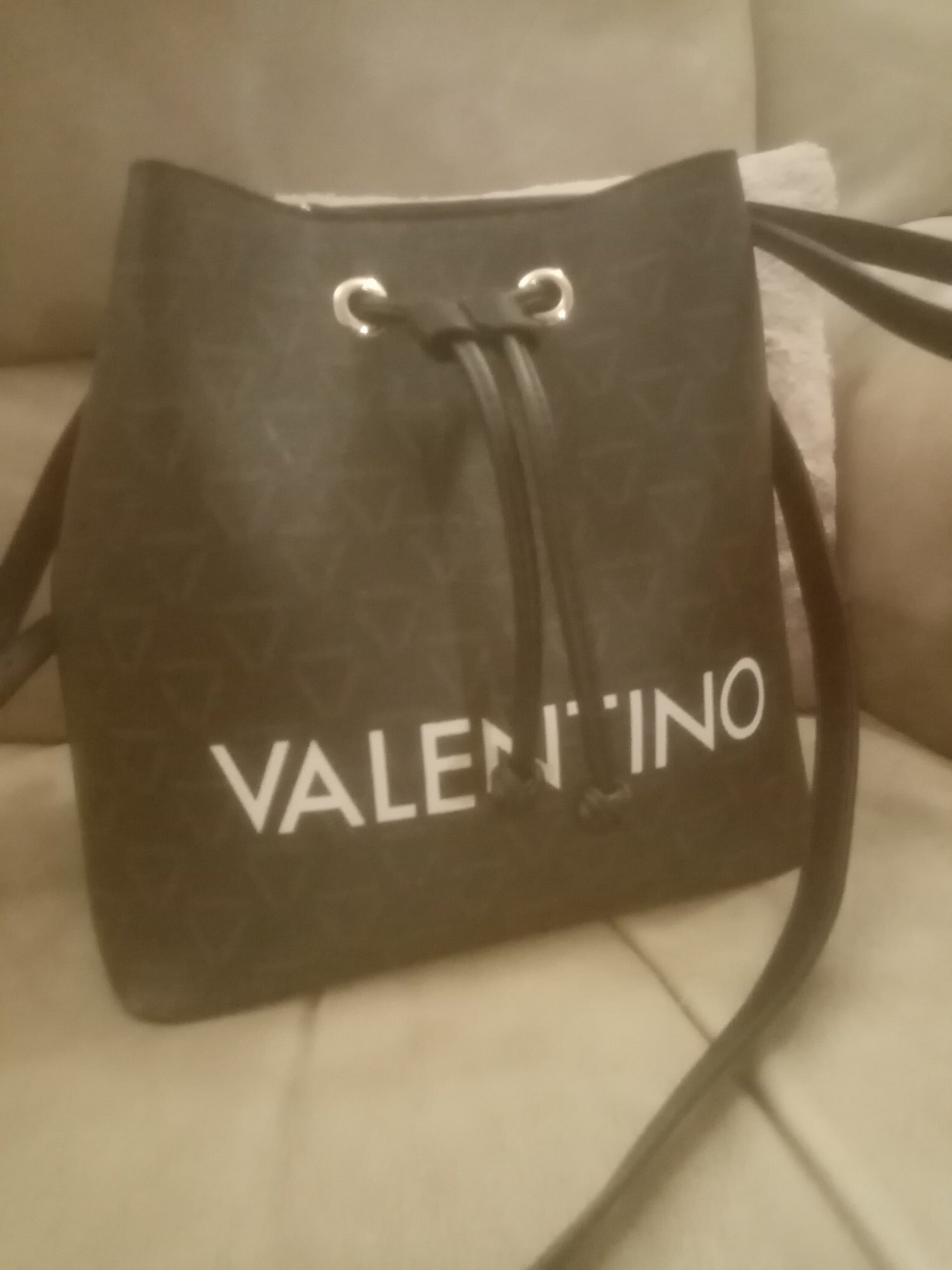  Offers welcome Valentino bucket bag Tunbridge Wells 