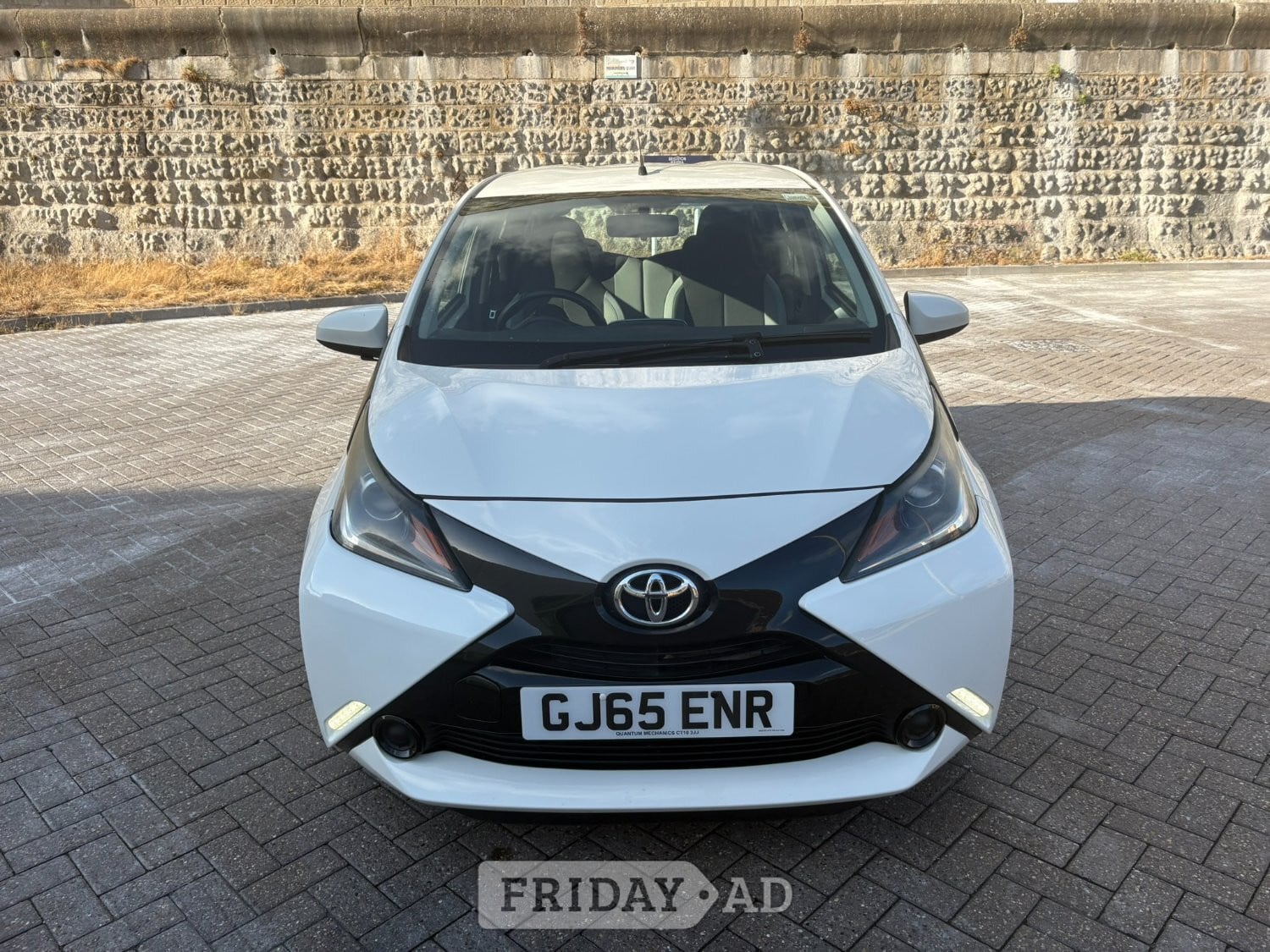 2015 Toyota Aygo X-Play - New Years MOT - £20 Road Tax - ULEZ Com in Brighton