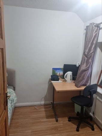 Single, Double, and double ensuite rooms to rent in Family home 