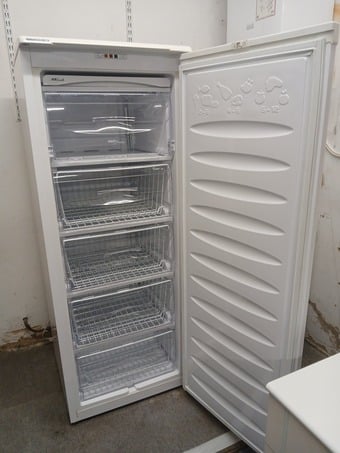 Beko Freezer upright 5 drawer  H-143cm  W-53cm  D-53cm  Good Cond