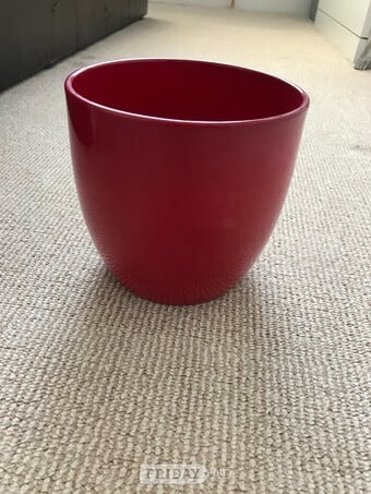 Red plant pot diameter 16cm height 15cm good condition