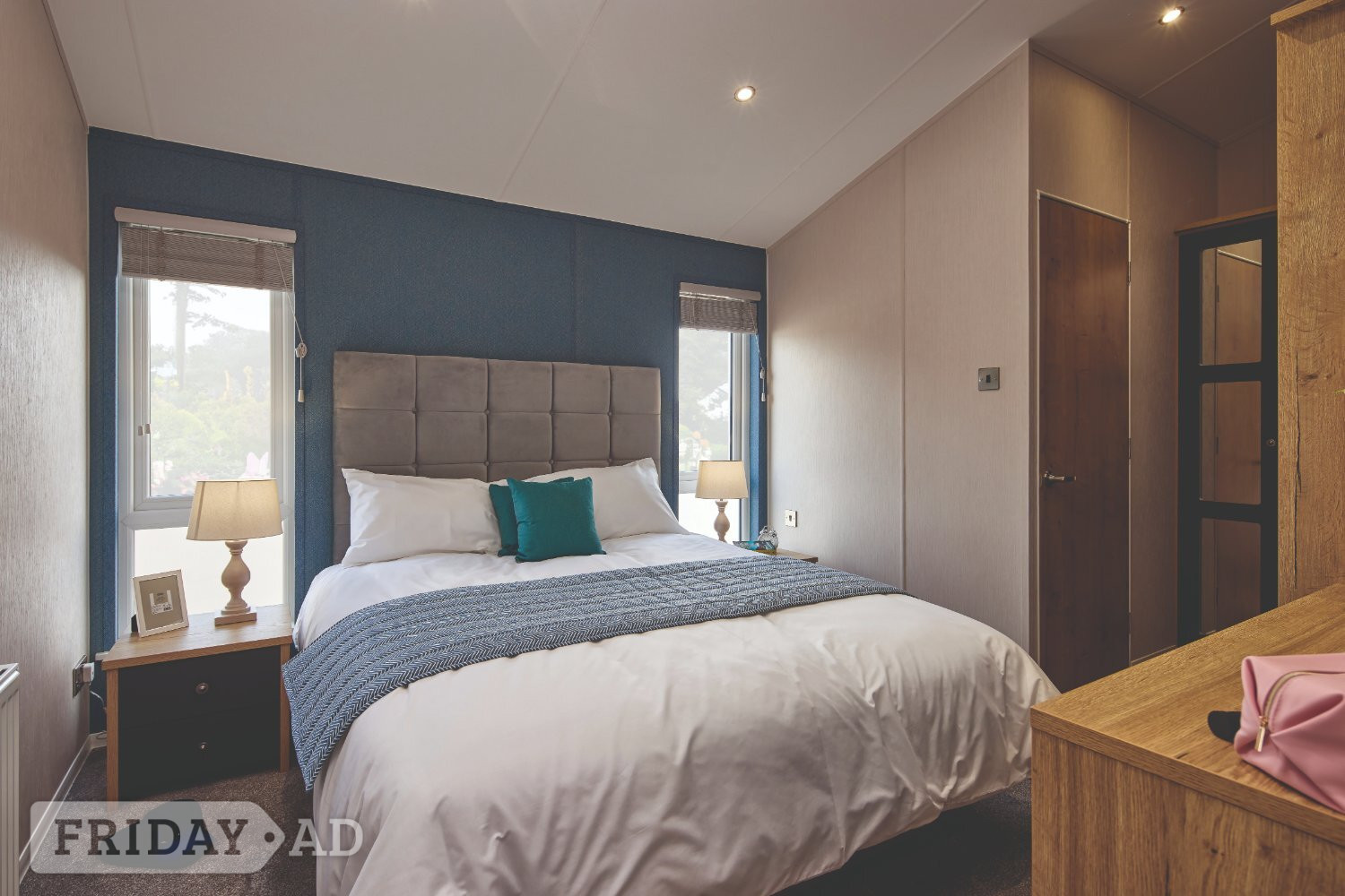 Willerby New Holland Luxury Lodge (2026) - Motorhomes & Caravans
