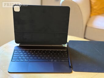 IPad Pro 13 inch M4 with keyboard 