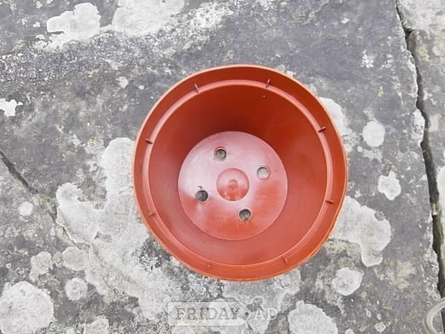10 x Round Hard Plastic Growing Pots - approx. 450 ml.