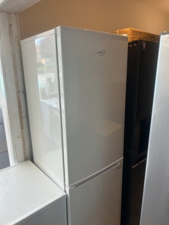 ZENITH 50/50 FRIDGE FREEZER