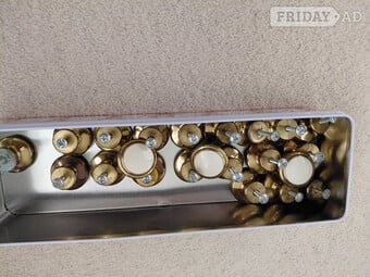 18 Cupboard door knobs