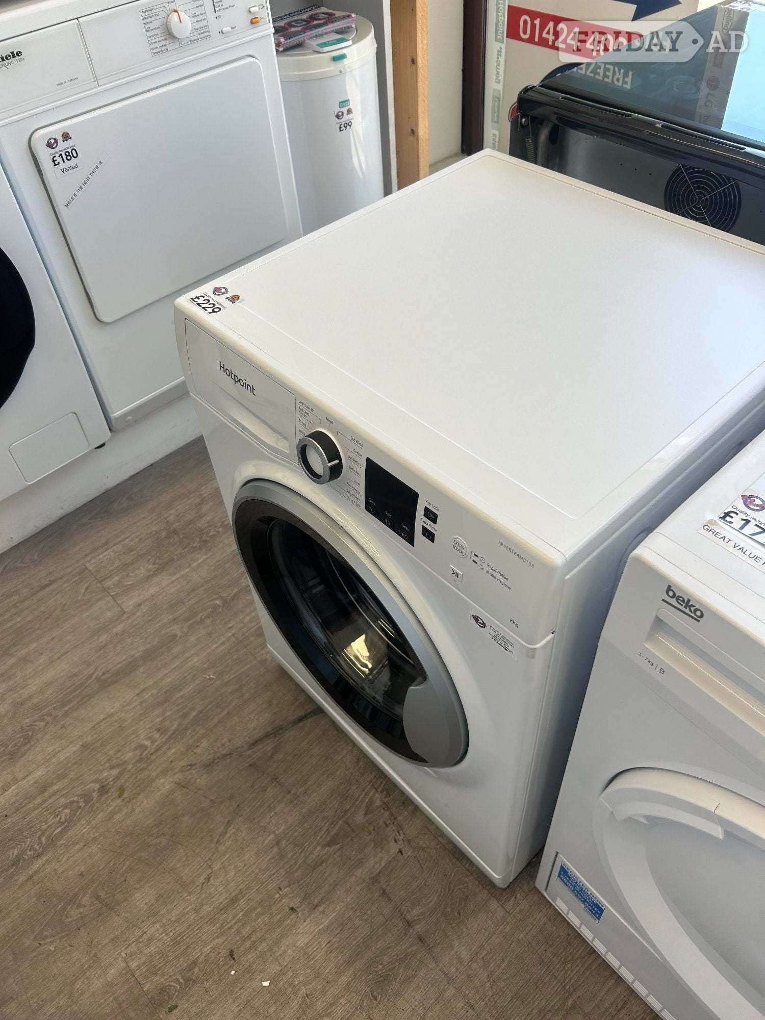 HOTPOINT 8KG WASHING MACHINE - Home Appliances in St. Leonards-On-Sea