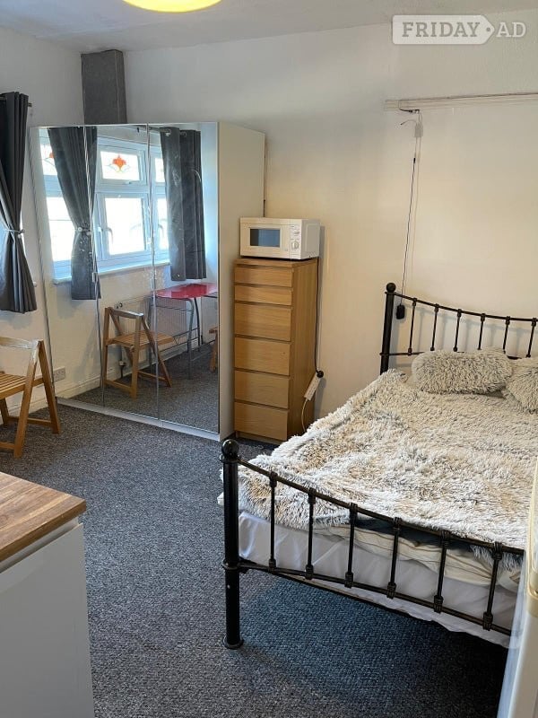 Modren Ensuite Available For Single Person in Ilford