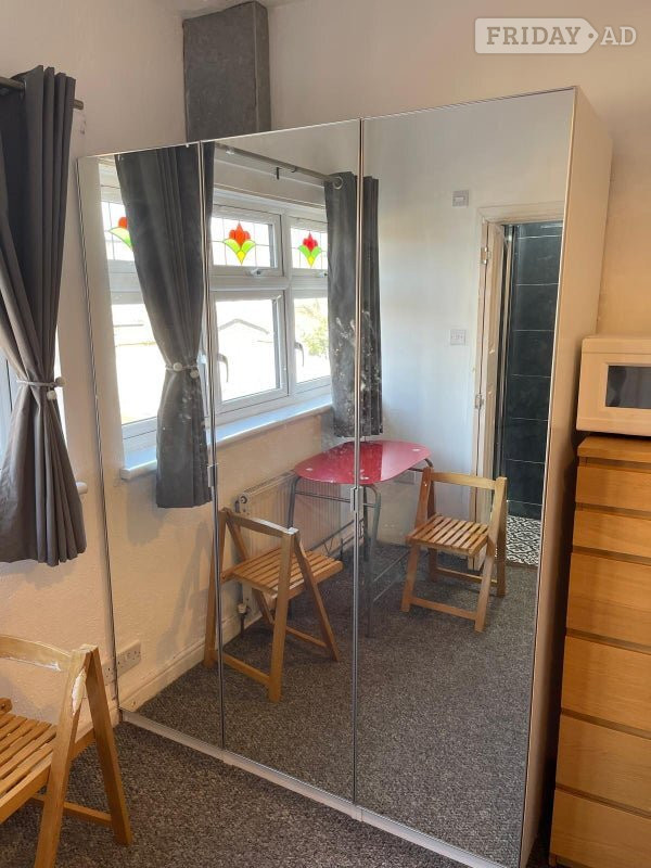 Modren Ensuite Available For Single Person - Rooms in Ilford