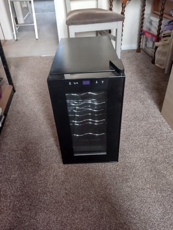 Currys Essentials 8 Bottle Wine Cooler CWC8B15