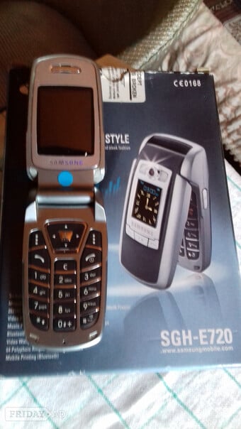 SAMSUNG SGH-E720 Flip Phone