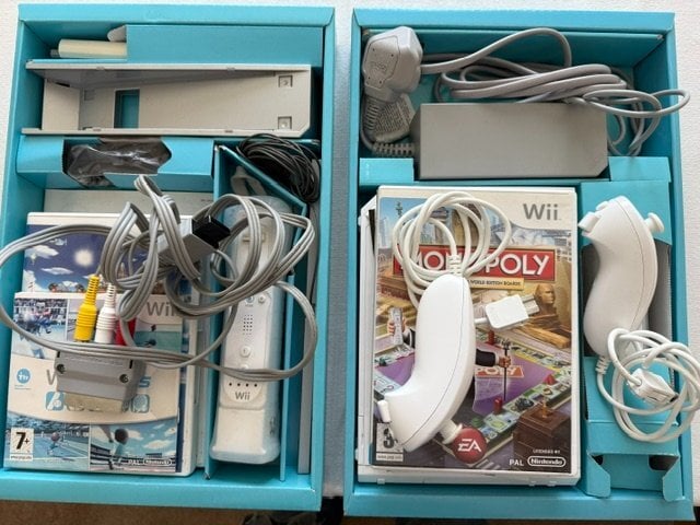 Nintendo Wiii Fit Plus Console Kit Bundle,2 CTRL 2 Nunchuk Games - Computers & Electronics