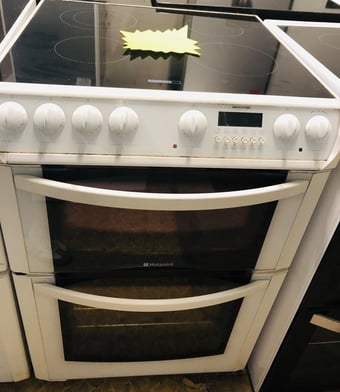 Hotpoint 60cm Wide Glass top Electric cooker with oven& grill 