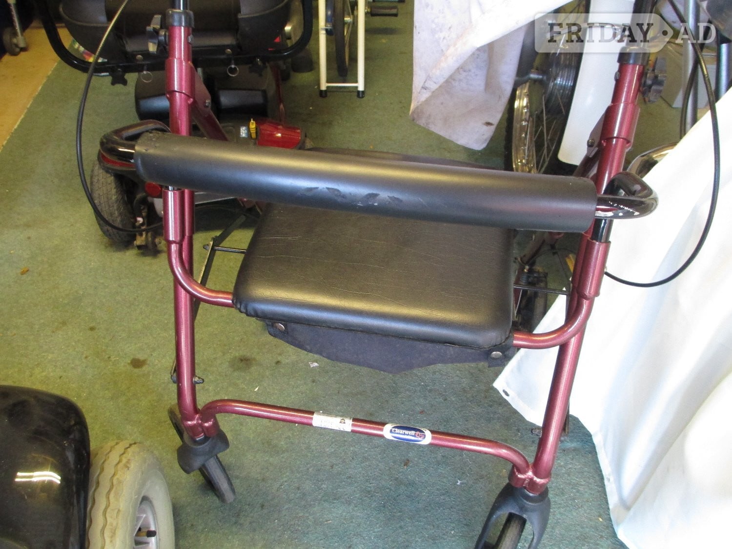 4 WHEELED 'DAYS' MOBILITY WALKER/ROLATOR WITH SEAT in Hastings