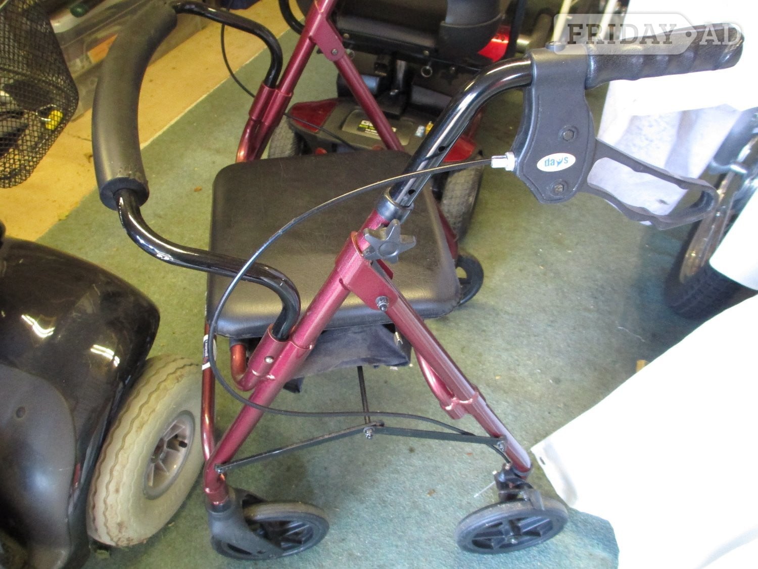 4 WHEELED 'DAYS' MOBILITY WALKER/ROLATOR WITH SEAT