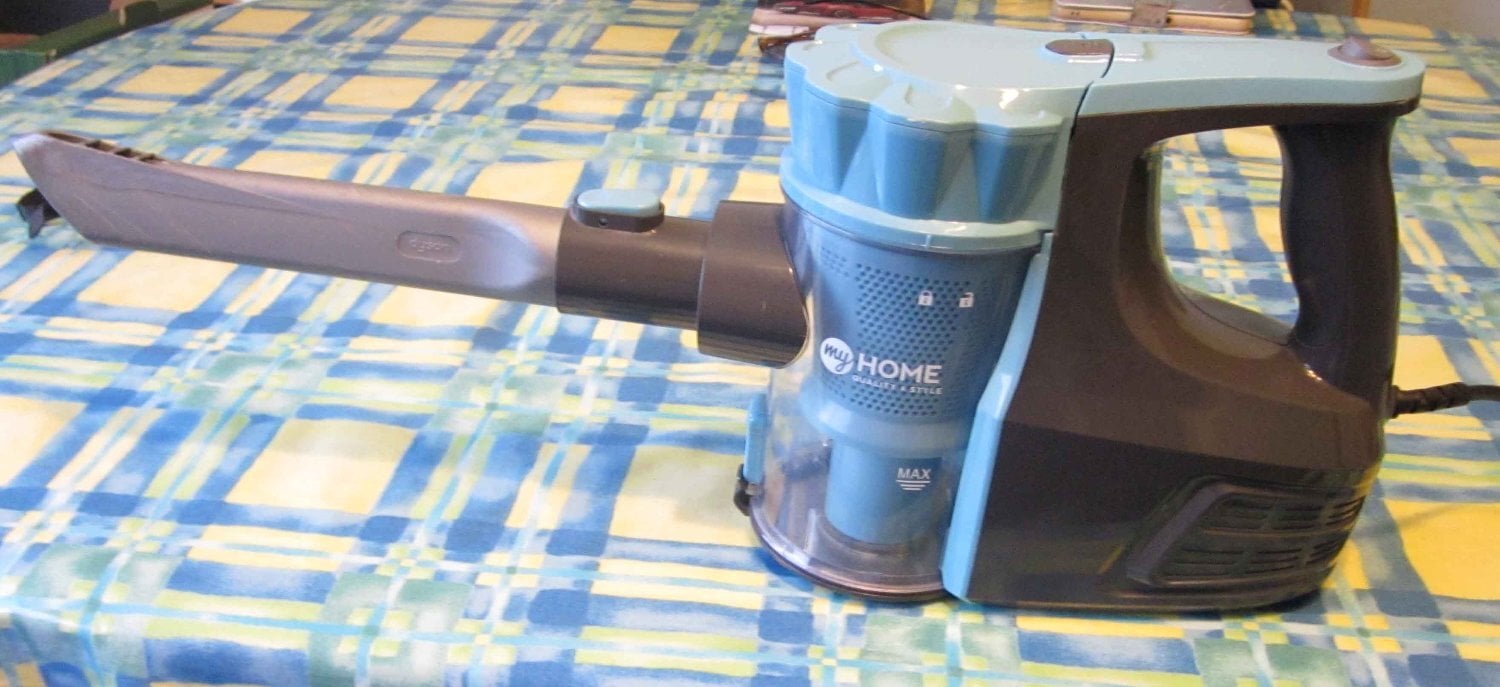 HAND HELD VAC ***AS NEW £10** - Home Appliances in Halifax