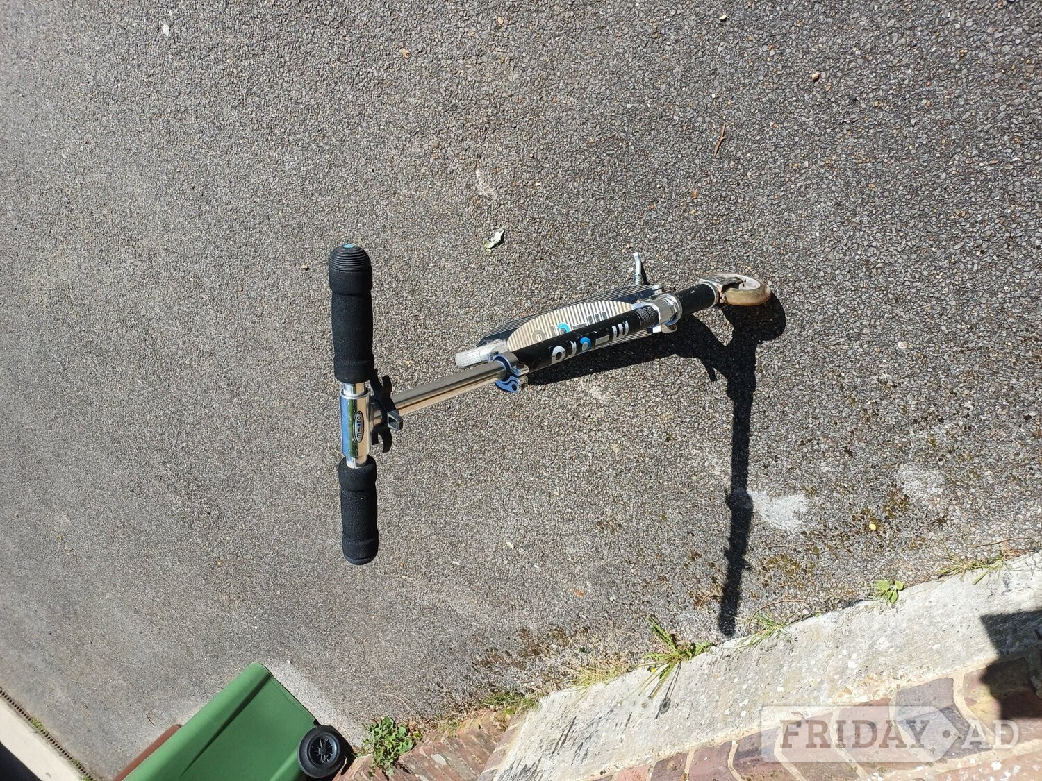 Tunbridge Wells Swiss Micro Kids Black Scooter
