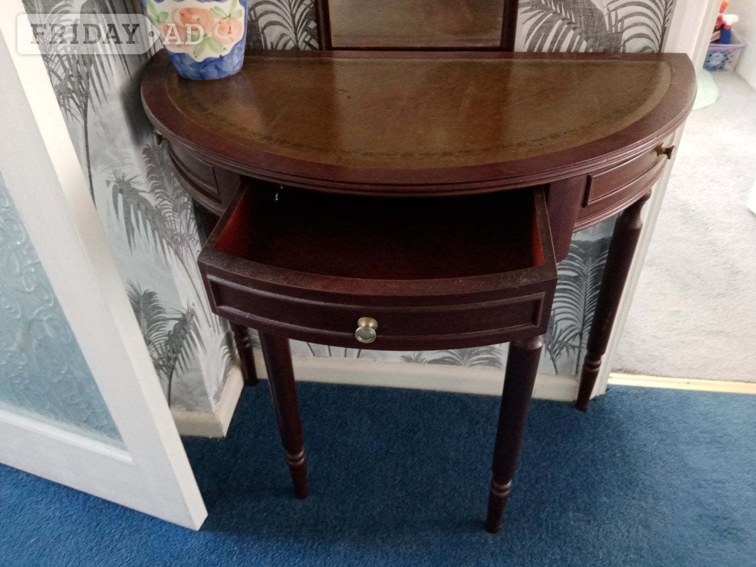 Used Attractive Wood small table with Leather top in good cond - Furniture in Peacehaven