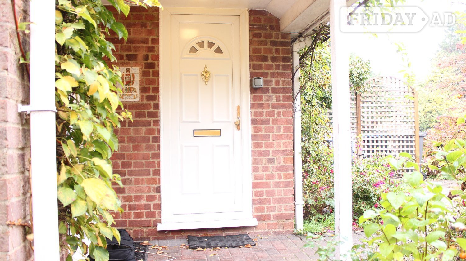 Studio Flat Englefield Green - near Windsor, Staines and Heathrow