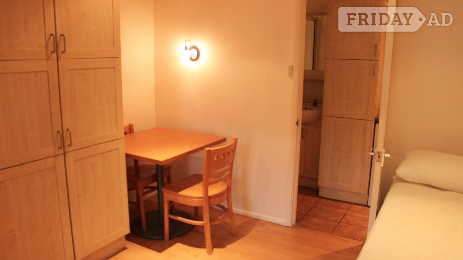 Studio Flat Englefield Green - near Windsor, Staines and Heathrow - Flats & Apartments