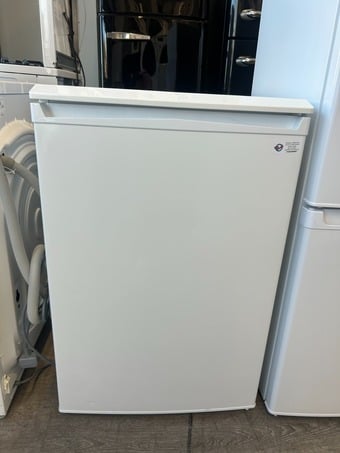 ESSENTIALS UNDERCOUNTER FRIDGE