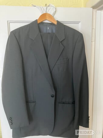 Gents Formal Dinner suit. (Black).