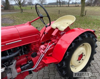 Tractor porche donate