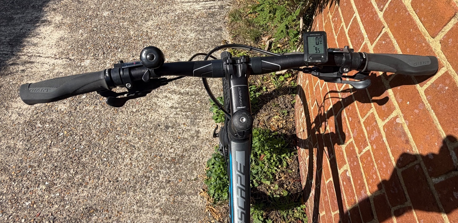 Giant Escape Gravel Bike in Good Condition - Bicycles in Hailsham